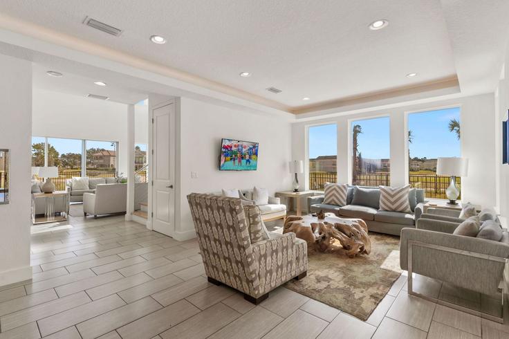 Salle de séjour élégante avec mobilier moderne dans un appartement à Building Corolla Court - livly-housing - 1247927 - MCO à Kissimmee, Kissimmee Salle de séjour élégante avec mobilier moderne dans un appartement à Building Corolla Court - livly-housing - 1247927 - MCO à Kissimmee, Kissimmee