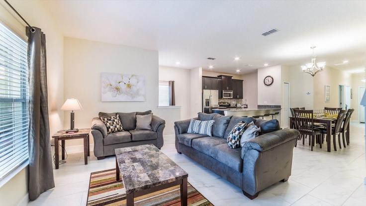 Sala de estar elegantemente projetada com móveis modernos em um apartamento no Building Brier Rose Lane - livly-housing - 1246788 - MCO em Kissimmee, Kissimmee Sala de estar elegantemente projetada com móveis modernos em um apartamento no Building Brier Rose Lane - livly-housing - 1246788 - MCO em Kissimmee, Kissimmee
