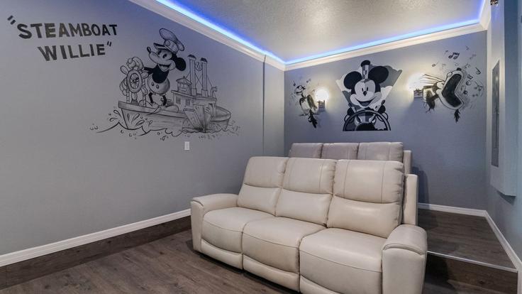 Salle de séjour élégante avec mobilier moderne dans un appartement à Building Amelia Downs Trail - livly-housing - 1246663 - MCO à Four Corners, Four Corners