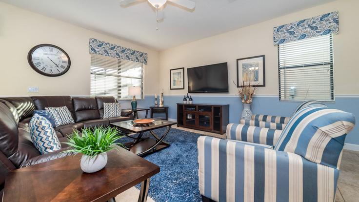 Salle de séjour élégante avec mobilier moderne dans un appartement à Building Moon Valley Drive - livly-housing - 1246789 - MCO à Four Corners, Four Corners