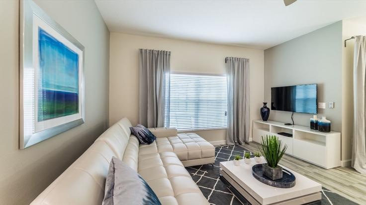 Sala de estar elegantemente projetada com móveis modernos em um apartamento no Building Pequod Place - livly-housing - 1246714 - MCO em Kissimmee, Kissimmee Sala de estar elegantemente projetada com móveis modernos em um apartamento no Building Pequod Place - livly-housing - 1246714 - MCO em Kissimmee, Kissimmee