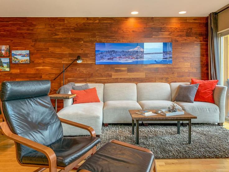 Building Wasco Street - livly-housing - 1247382 - USA adresindeki bir dairede modern mobilyalarla zarif bir şekilde tasarlanmış oturma odası Hood River, Hood River Building Wasco Street - livly-housing - 1247382 - USA adresindeki bir dairede modern mobilyalarla zarif bir şekilde tasarlanmış oturma odası Hood River, Hood River