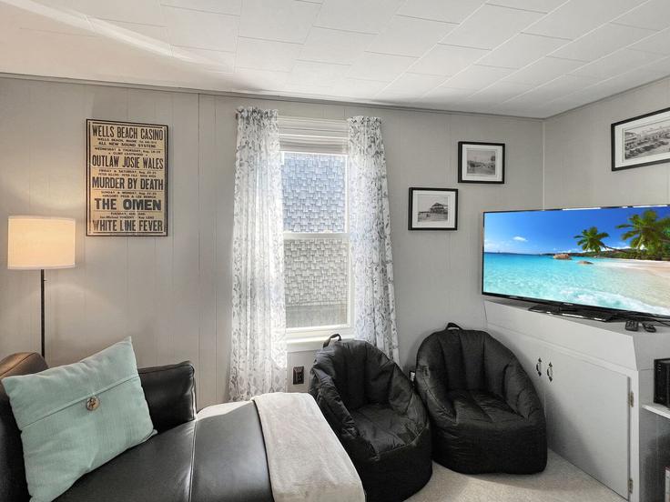 Salle de séjour élégante avec mobilier moderne dans un appartement à Building Atlantic Avenue - livly-housing - 1248591 - USA à Wells, Wells