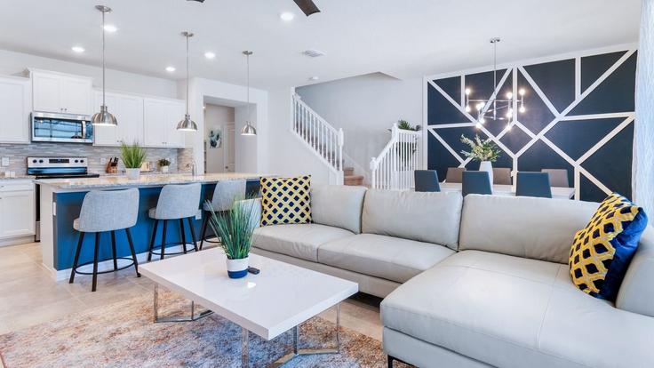 Salle de séjour élégante avec mobilier moderne dans un appartement à Building Paradise Drive - livly-housing - 1246876 - MCO à Four Corners, Four Corners