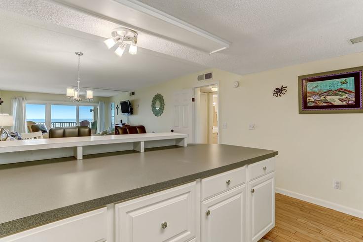 Cuisine fonctionnelle et élégante avec équipement moderne dans un appartement haut de gamme à Building South Fletcher Avenue - livly-housing - 1248198 - USA dans Fernandina Beach, Fernandina Beach