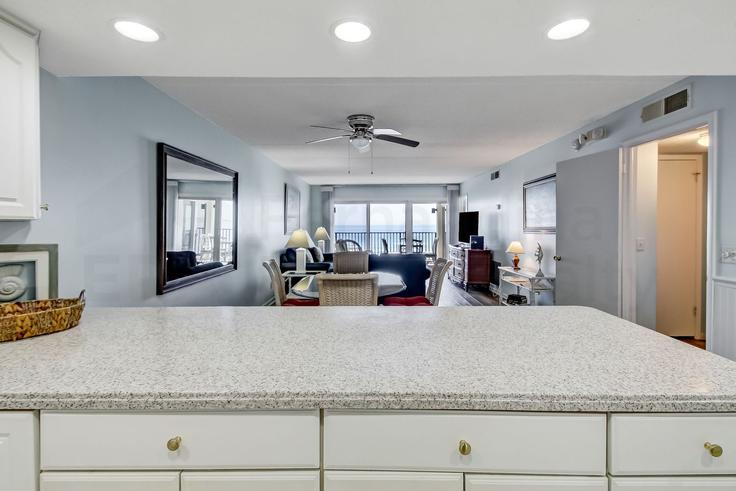 Salle de séjour élégante avec mobilier moderne dans un appartement à Building South Fletcher Avenue - livly-housing - 1248205 - USA à Fernandina Beach, Fernandina Beach Salle de séjour élégante avec mobilier moderne dans un appartement à Building South Fletcher Avenue - livly-housing - 1248205 - USA à Fernandina Beach, Fernandina Beach