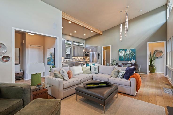 Building Northwest Shields Drive - livly-housing - 1247366 - USA adresindeki bir dairede modern mobilyalarla zarif bir şekilde tasarlanmış oturma odası Bend, Bend