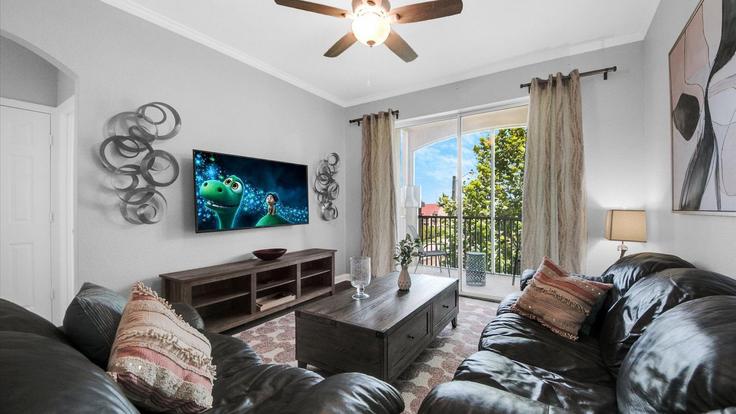 Four Corners, Four Corners에 위치한 Building Almaton Loop - livly-housing - 1248816 - MCO 아파트의 세련된 인테리어가 돋보이는 거실