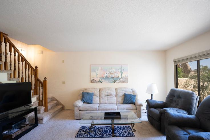Building Barcelona Loop - livly-housing - 1248147 - USA adresindeki bir dairede modern mobilyalarla zarif bir şekilde tasarlanmış oturma odası Lake Havasu City, Lake Havasu City Building Barcelona Loop - livly-housing - 1248147 - USA adresindeki bir dairede modern mobilyalarla zarif bir şekilde tasarlanmış oturma odası Lake Havasu City, Lake Havasu City
