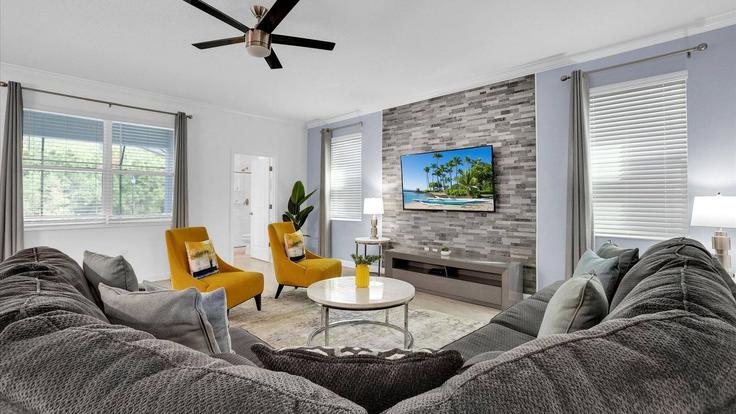 Sala de estar elegantemente projetada com móveis modernos em um apartamento no Building Quote Street - livly-housing - 1248787 - MCO em Kissimmee, Kissimmee Sala de estar elegantemente projetada com móveis modernos em um apartamento no Building Quote Street - livly-housing - 1248787 - MCO em Kissimmee, Kissimmee