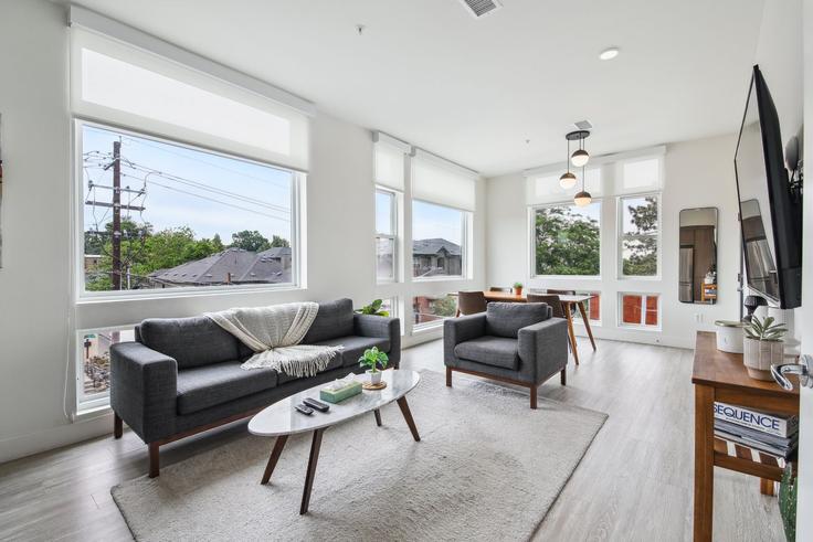 Denver, Denver에 위치한 Building Zuni Street - livly-housing - 1249126 - DEN 유닛의 세련된 인테리어가 돋보이는 거실 Denver, Denver에 위치한 Building Zuni Street - livly-housing - 1249126 - DEN 유닛의 세련된 인테리어가 돋보이는 거실