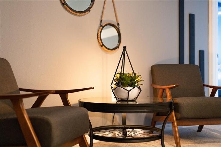 Elegant gestaltetes Wohnzimmer mit moderner Einrichtung in einer Wohnung im Building Lelani Cir - livly-housing - 1248912 - MCO in Four Corners, Four Corners Elegant gestaltetes Wohnzimmer mit moderner Einrichtung in einer Wohnung im Building Lelani Cir - livly-housing - 1248912 - MCO in Four Corners, Four Corners