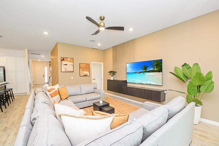 Building Rama Drive - livly-housing - 1248865 - MCO adresindeki bir dairede modern mobilyalarla zarif bir şekilde tasarlanmış oturma odası Kissimmee, Kissimmee Building Rama Drive - livly-housing - 1248865 - MCO adresindeki bir dairede modern mobilyalarla zarif bir şekilde tasarlanmış oturma odası Kissimmee, Kissimmee