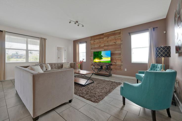 Four Corners, Four Corners에 위치한 Building Moon Valley Drive - livly-housing - 1248594 - MCO 유닛의 세련된 인테리어가 돋보이는 거실