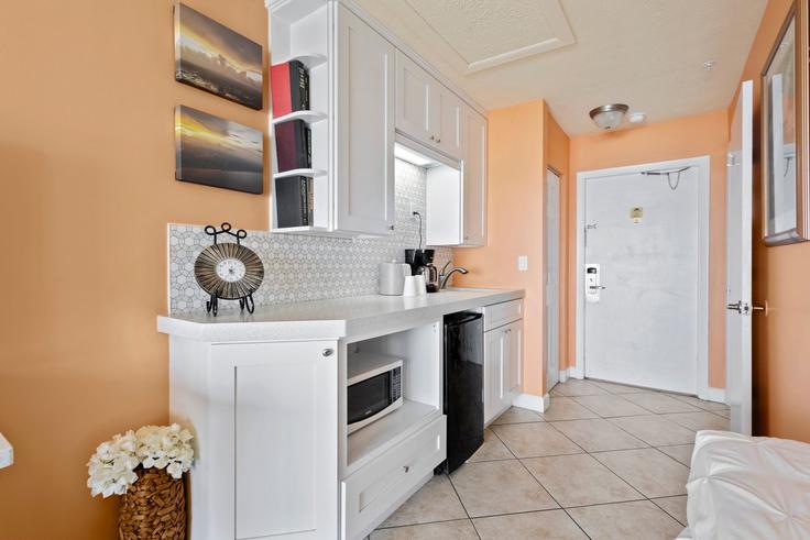 Building South Ocean Drive - livly-housing - 1247262 - USA adresindeki lüks bir dairede en üst düzey ekipmanlara sahip işlevsel ve şık mutfak Fort Pierce, Fort Pierce