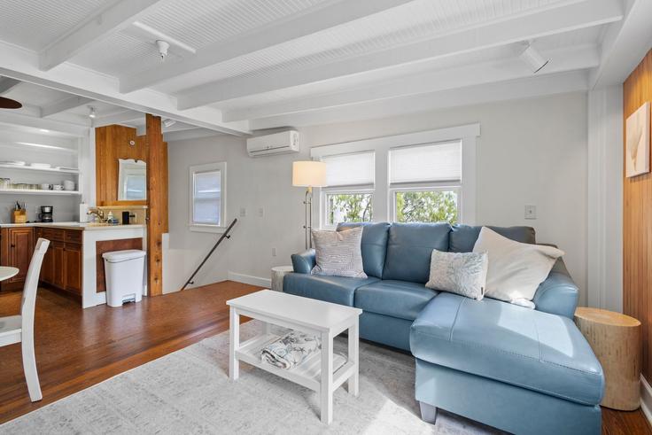 Fort Pierce, Fort Pierce에 위치한 Building North 2nd Street - livly-housing - 1247251 - USA 유닛의 세련된 인테리어가 돋보이는 거실