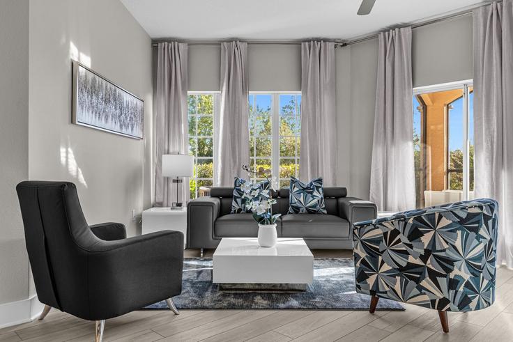 Orlando, Orlando에 위치한 Building Worldquest Boulevard - livly-housing - 1247797 - MCO 아파트의 세련된 인테리어가 돋보이는 거실