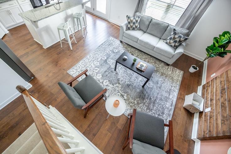 Building Old Hickory Boulevard - livv - 1385493 adresindeki bir dairede modern mobilyalarla zarif bir şekilde tasarlanmış oturma odası Nashville, Nashville
