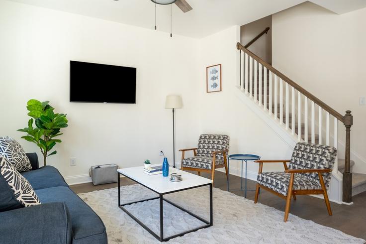 Building Old Hickory Boulevard - livv - 1385498 adresindeki bir dairede modern mobilyalarla zarif bir şekilde tasarlanmış oturma odası Nashville, Nashville