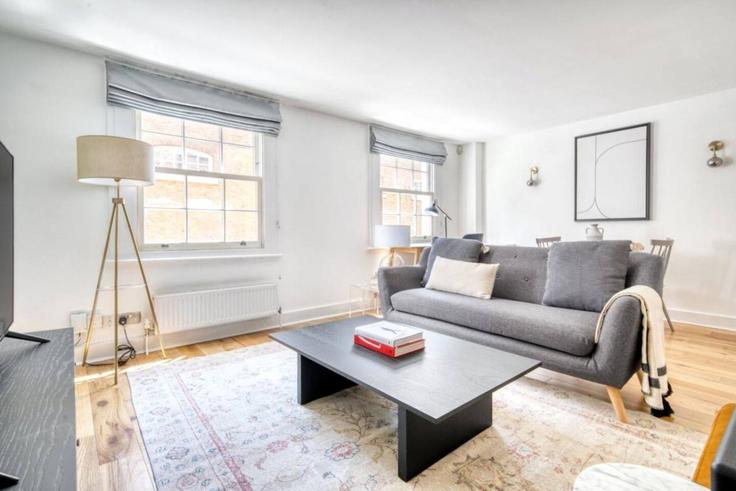 Elegante sala de estar con mobiliario moderno en un apartamento en Building Mercer Street - lls - 1610166 en City of Westminster, London