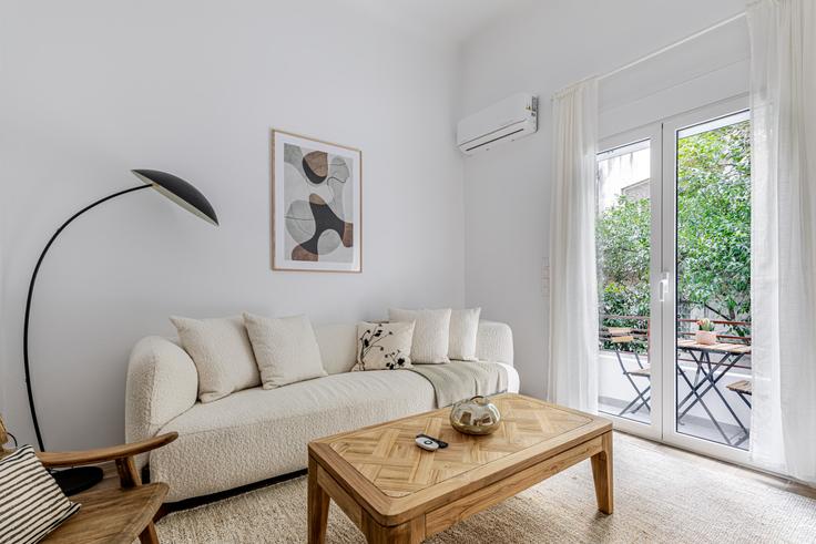 Athens Central AthensのBuilding Kaleschrou - localhost - 1221013のアパートメントにある、モダンな家具を備えたエレガントなデザインのリビングルーム