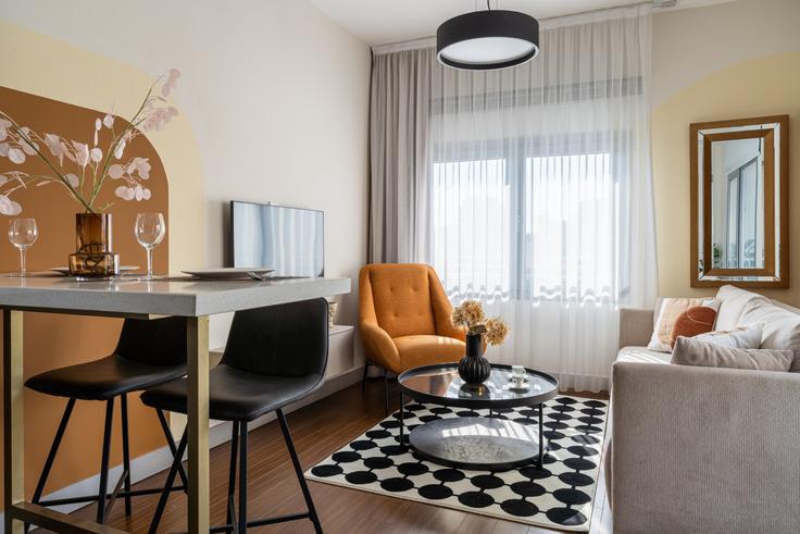 Salle de séjour élégante avec mobilier moderne dans un appartement à Building Georgiou Markidi - localhost - 1353177 à Nicosia, Nicosia Salle de séjour élégante avec mobilier moderne dans un appartement à Building Georgiou Markidi - localhost - 1353177 à Nicosia, Nicosia