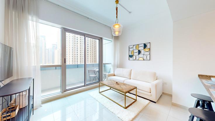 Elegante sala de estar con mobiliario moderno en un apartamento en Building Marina Promenade - locationshostaway - 1050525 - DXB en Dubai Marina, Dubai