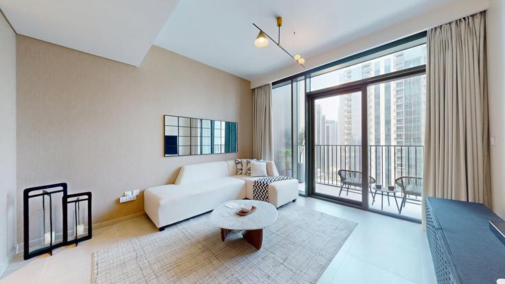 Salle de séjour élégante avec mobilier moderne dans un appartement à Building Tariaq Bedon Esm - locationshostaway - 1050607 - DXB à Ras Al Khor, Dubai