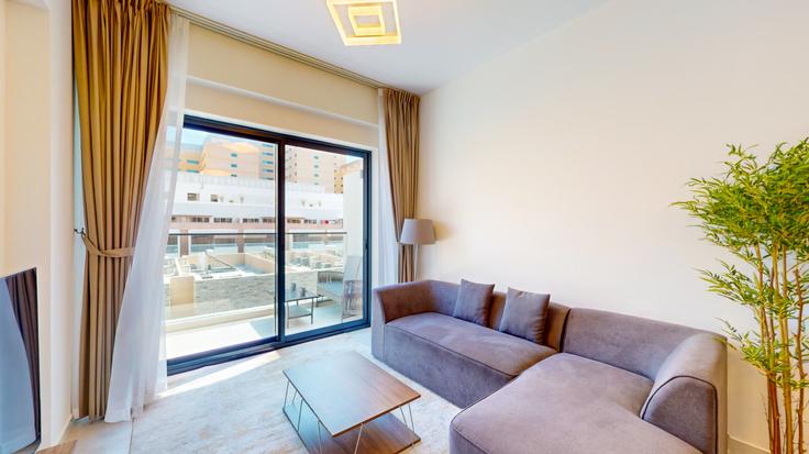 Salle de séjour élégante avec mobilier moderne dans un appartement à Building Street 11 - locationshostaway - 1050566 - DXB à Jumeirah Village, Dubai Salle de séjour élégante avec mobilier moderne dans un appartement à Building Street 11 - locationshostaway - 1050566 - DXB à Jumeirah Village, Dubai