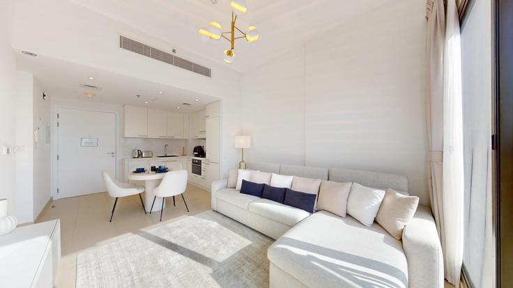 Elegant gestaltetes Wohnzimmer mit moderner Einrichtung in einer Wohnung im Building Tariaq Bedon Esm - locationshostaway - 1056483 - DXB in Dubai, Dubai Elegant gestaltetes Wohnzimmer mit moderner Einrichtung in einer Wohnung im Building Tariaq Bedon Esm - locationshostaway - 1056483 - DXB in Dubai, Dubai