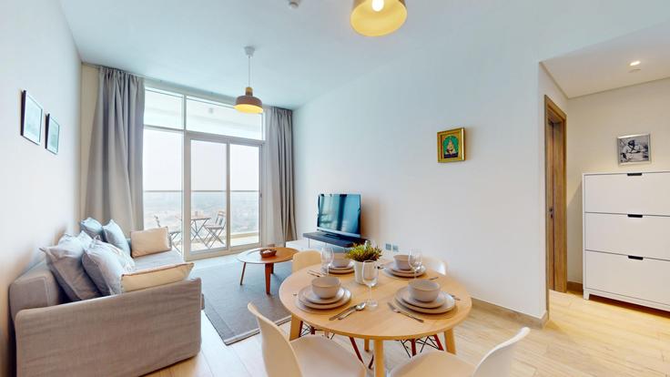 Dubai Marina, Dubai에 위치한 Building King Salman Bin Abdulaziz Al Saud Street - locationshostaway - 1245485 - DXB 아파트의 세련된 인테리어가 돋보이는 거실