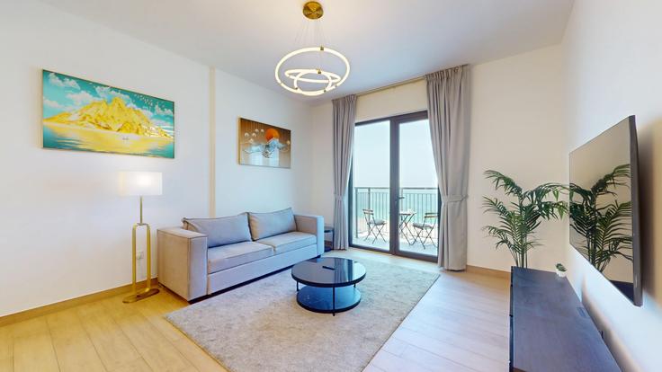 Jumeira First, Dubai에 위치한 Building Tariaq Bedon Esm - locationshostaway - 1310534 - DXB 아파트의 세련된 인테리어가 돋보이는 거실