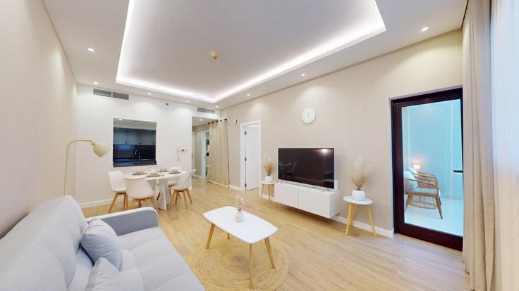 Sala de estar elegantemente projetada com móveis modernos em um apartamento no Building Tariaq Bedon Esm - locationshostaway - 1369836 em Al Barsha South Fourth, Dubai Sala de estar elegantemente projetada com móveis modernos em um apartamento no Building Tariaq Bedon Esm - locationshostaway - 1369836 em Al Barsha South Fourth, Dubai