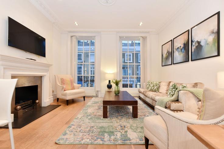 Elegant gestaltetes Wohnzimmer mit moderner Einrichtung in einer Wohnung im Building Beauchamp Place - london-choice-apartments - 1262773 - LON in Royal Borough of Kensington and Chelsea, London