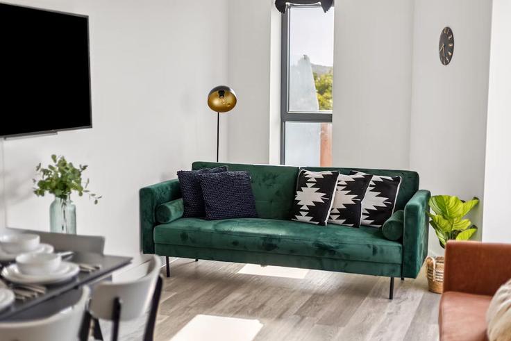 Building Preston Road - london-dream-stays - 1364964 adresindeki bir dairede modern mobilyalarla zarif bir şekilde tasarlanmış oturma odası London Borough of Brent, Harrow