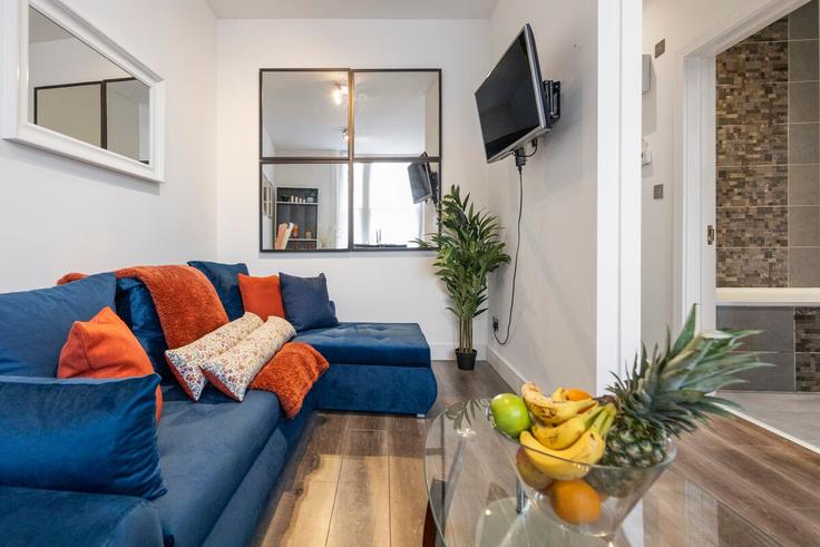 City of Westminster, London 소재 Building Prince's Mews - london-dream-stays - 1372520 유닛에 마련된, 현대적인 가구로 꾸며진 우아한 디자인의 거실