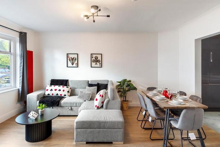 Salle de séjour élégante avec mobilier moderne dans un appartement à Building Alba Gardens - london-dream-stays - 1364961 à London Borough of Barnet, London