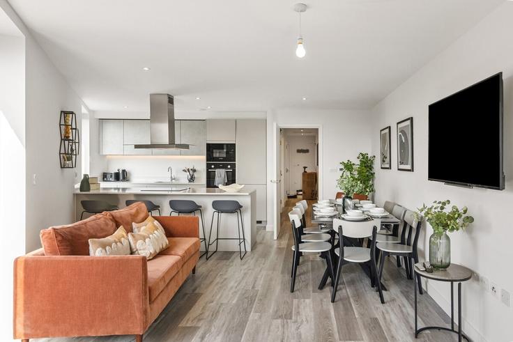 Harrow London Borough of BrentのBuilding Preston Road - london-dream-stays - 1364964のアパートメントにある、モダンな家具を備えたエレガントなデザインのリビングルーム