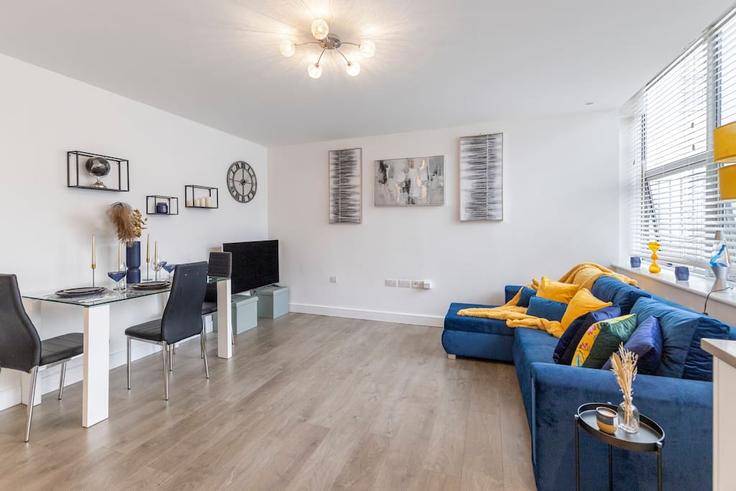 Elegante sala de estar con mobiliario moderno en un apartamento en Building Golders Green Road - london-dream-stays - 1372522 en London Borough of Barnet, London