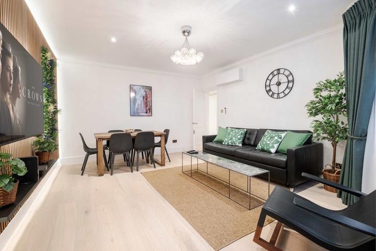 Sala de estar elegantemente projetada com móveis modernos em um apartamento no Building Emperor's Gate - londoners-apartments-ltd - 1540258 em Royal Borough of Kensington and Chelsea, London