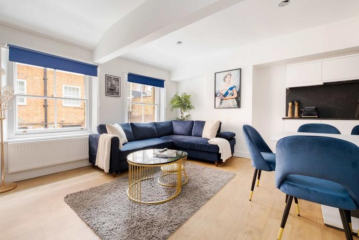 London City of WestminsterのBuilding Devonshire Mews West - londoners-apartments-ltd - 1540250のアパートメントにある、モダンな家具を備えたエレガントなデザインのリビングルーム London City of WestminsterのBuilding Devonshire Mews West - londoners-apartments-ltd - 1540250のアパートメントにある、モダンな家具を備えたエレガントなデザインのリビングルーム