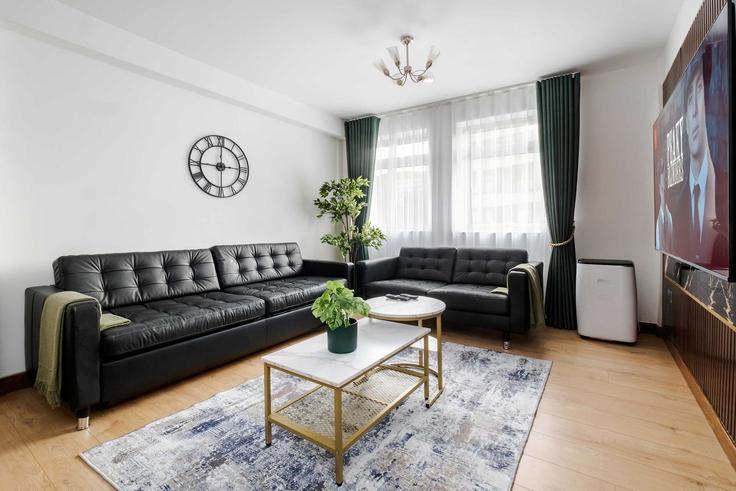 Elegante sala de estar con mobiliario moderno en un apartamento en Building Edgware Road - londoners-apartments-ltd - 1540257 en City of Westminster, London Elegante sala de estar con mobiliario moderno en un apartamento en Building Edgware Road - londoners-apartments-ltd - 1540257 en City of Westminster, London