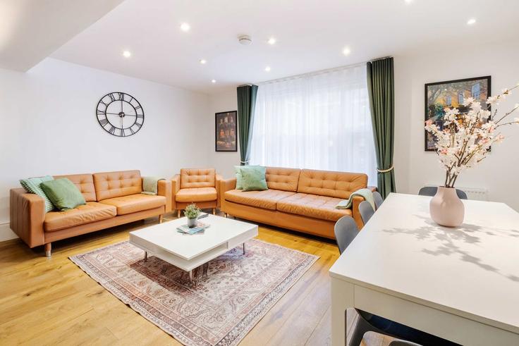 Elegante sala de estar con mobiliario moderno en un apartamento en Building Devonshire Place - londoners-apartments-ltd - 1540244 en City of Westminster, London Elegante sala de estar con mobiliario moderno en un apartamento en Building Devonshire Place - londoners-apartments-ltd - 1540244 en City of Westminster, London
