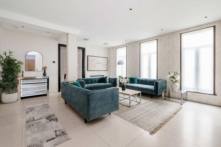 London City of WestminsterのBuilding Park Street - londoners-apartments-ltd - 1540243のアパートメントにある、モダンな家具を備えたエレガントなデザインのリビングルーム London City of WestminsterのBuilding Park Street - londoners-apartments-ltd - 1540243のアパートメントにある、モダンな家具を備えたエレガントなデザインのリビングルーム