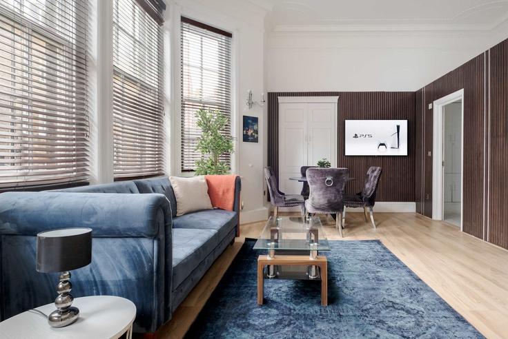 London City of WestminsterのBuilding Balfour Place - londoners-apartments-ltd - 1540263のアパートメントにある、モダンな家具を備えたエレガントなデザインのリビングルーム