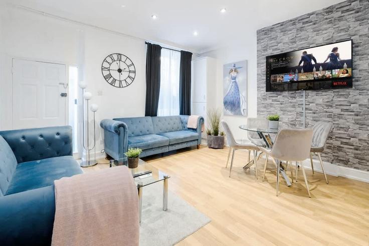 Building Devonshire Place - londoners - 1359602 adresindeki bir dairede modern mobilyalarla zarif bir şekilde tasarlanmış oturma odası City of Westminster, London Building Devonshire Place - londoners - 1359602 adresindeki bir dairede modern mobilyalarla zarif bir şekilde tasarlanmış oturma odası City of Westminster, London