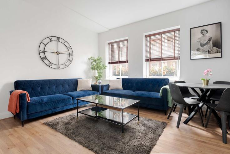 Salle de séjour élégante avec mobilier moderne dans un appartement à Building Balfour Place - londoners - 1359598 à City of Westminster, London
