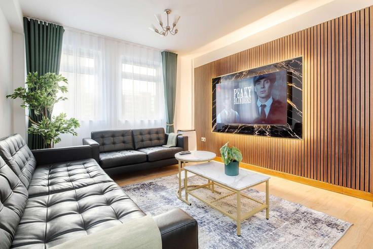 City of Westminster, London에 위치한 Building Edgware Road - londoners - 1359596 아파트의 세련된 인테리어가 돋보이는 거실 City of Westminster, London에 위치한 Building Edgware Road - londoners - 1359596 아파트의 세련된 인테리어가 돋보이는 거실