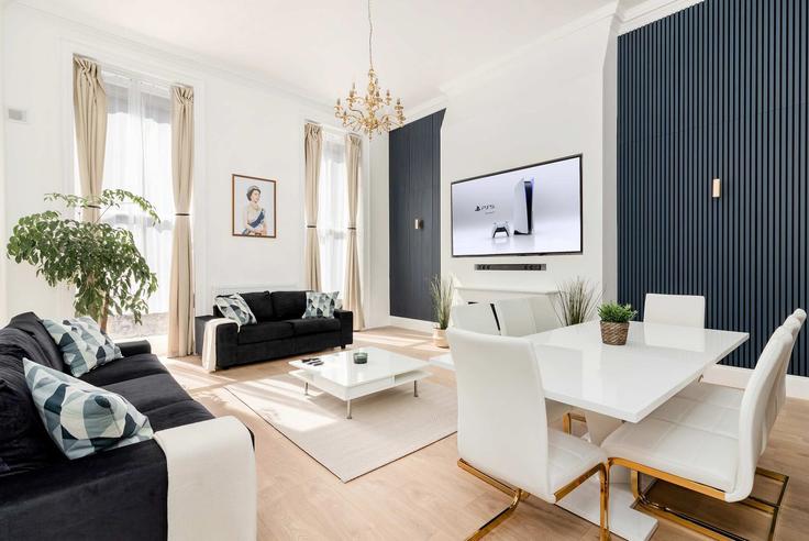 Elegant gestaltetes Wohnzimmer mit moderner Einrichtung in einer Wohnung im Building Devonshire Place - londoners - 1359590 in City of Westminster, London