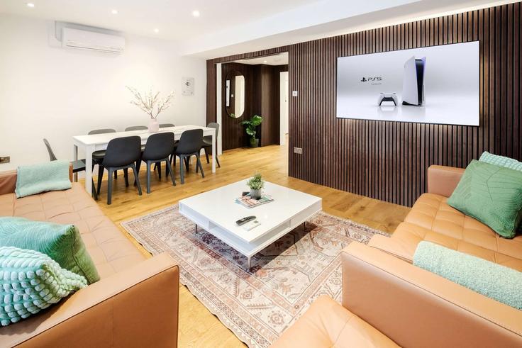 Elegant gestaltetes Wohnzimmer mit moderner Einrichtung in einer Wohnung im Building Devonshire Place - londoners - 1359594 in City of Westminster, London